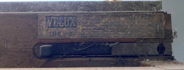 Comment trouver une référence Velux quand la plaque signalétique n’est plus lisible ?